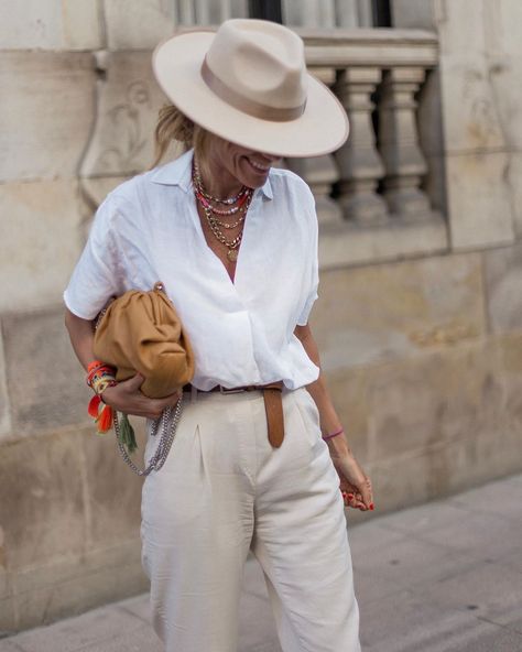 Beige Hat Outfit, Fedora Hat Outfit Summer, Outfit Sombrero, Sombrero Outfit, Summer Outfits With Hats, Hat Outfits Summer, Fedora Outfit, Hat Outfit Summer, Fedora Hat Outfits