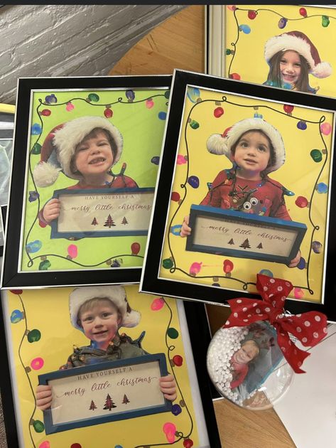 Parent Christmas Presents Preschool, Christmas Crafts With School Pictures, Preschool Christmas Gifts For Parents With Picture, Preschool Christmas Cards For Parents, Kindergarten Christmas Parent Picture Frame Art, Preschool Christmas Gifts, Parents Christmas, Christmas Gifts For Parents, Preschool Christmas Crafts