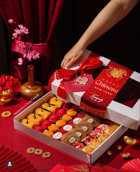 Chinese New Year Desserts, Curry Bread, Sweets Photography, Chinese Packaging, Asian Food Photography, Creative Market Fonts, Chinese New Year Food, Chinese New Year Design, Gifts Photography