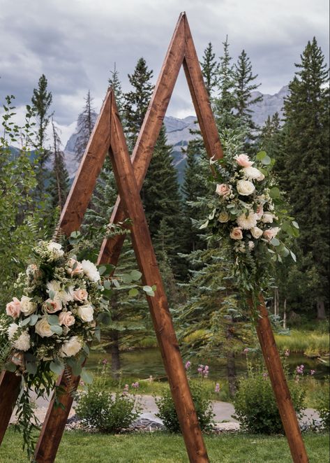 Wedding Arch Ideas Mountain, Mountain Arbor Wedding, Mountain Arches Wedding, Triangle Mountain Wedding Arch, Wedding At A Campground, Mountain Wedding Arch Outdoor Ceremony, Mountain Photo Backdrop, Triangle Alter Flowers, Wedding Alters Rustic