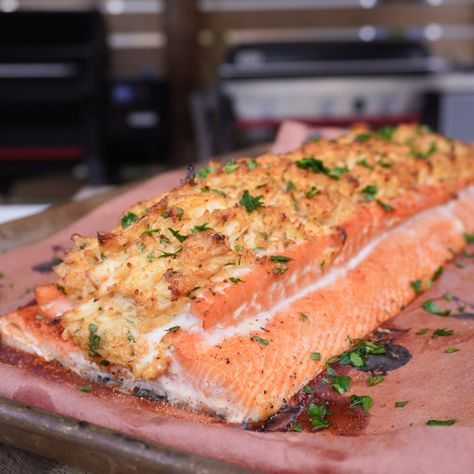 Crab Stuffed Salmon Crab Stuffed Salmon, Entertaining Dishes, Stuffed Salmon, Crab Salad Recipe, Spicy Shrimp Tacos, Crab Dishes, Creamy Crab, Crab Stuffed, Meat Recipes For Dinner