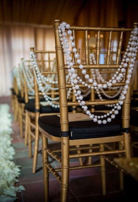 A Beautiful Pearl Wedding Theme Art Deco Seating, Gold Wedding Chairs, Gold Black Wedding, Pearls Wedding Theme, Winter Wedding Color Palette, 20s Wedding, Gatsby Wedding Theme, Plan Wedding, Gatsby Themed Party