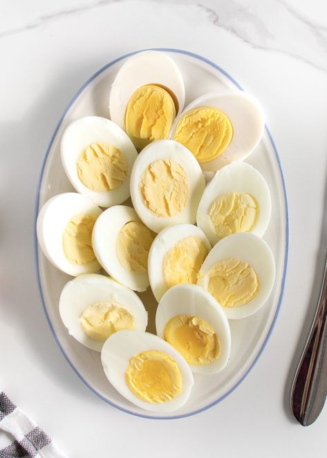 Basics by The BakerMama: How to Hard-Boil Eggs Boil Egg, Hard Boil Eggs, Eggs In Muffin Tin, Cooking Hard Boiled Eggs, Hard Boiled Egg Recipes, Boil Eggs, Healthy Superfoods, Boiled Egg Diet, Cooking For Beginners