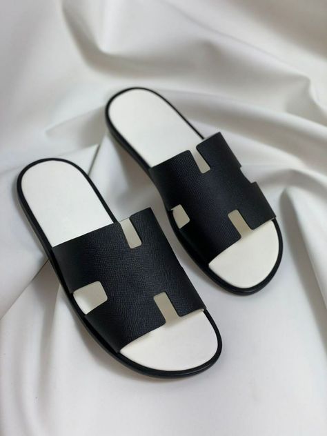 Birkenstock Sandals Men, Hermes Heels, Shoe Advertising, Mens Sandals Fashion, Gents Shoes, Leather Slippers For Men, Latest African Men Fashion, Slippers For Men, Pattern Shoes