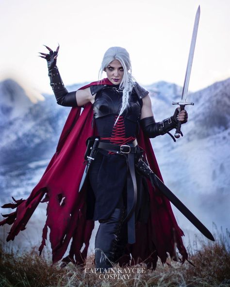 Kaycee on Instagram: “🔥 Manon Blackbeak 🔥 Manon’s new look is here and it’s both badass and terrifying! This is her armoured look that I put together using some…” Manon Blackbeak Outfit, Manon Blackbeak Costume, Manon Cosplay, Manon Blackbeak Cosplay, Black Long Sleeve Fantasy Costumes, Aelin Black Dragon Dress, Manon Blackbeak, Manon Blackbeak Teeth, Planet Comics