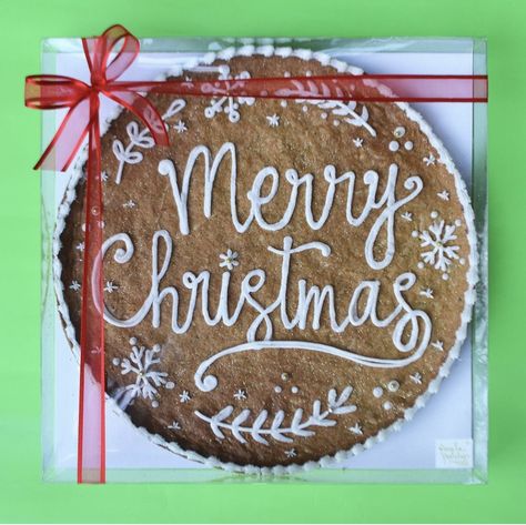 Holiday Cookie Cake, Christmas Message Cookies, Christmas Cookie Cake Decorating Ideas, Christmas Cookie Cake Design, Christmas Cookie Cakes, Santa Cookie Cake, Halloween Chocolate Covered Strawberries, Homemade Cookie Cakes, Decorative Desserts