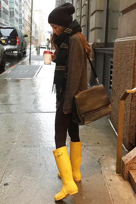 Yellow rain boots Yellow Hunter Boots, Rainboots Outfit, Rain Boot Outfit, Yellow Rain Boots, Floral Rain Boots, Arielle Charnas, Hunter Boots Outfit, Winter Boots Outfits, Rainy Day Fashion