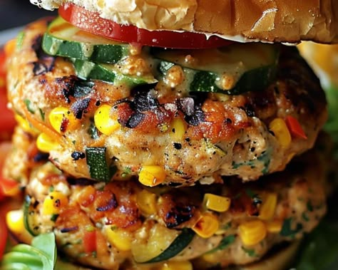 Corn Burger, Summer Burger, Summer Burgers, Burger Mix, Dessert House, Biscuit Home, Gluten Free Buns, Chicken Zucchini, Simple Green Salad