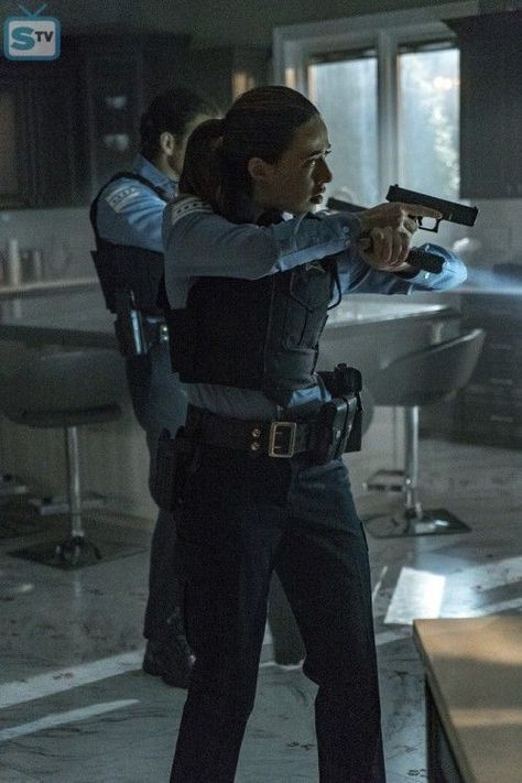 Kim Burgess, Detective Outfit, Marina Squerciati, Female Detective, Detective Aesthetic, My Future Job, Female Cop, Badass Aesthetic, Police Detective