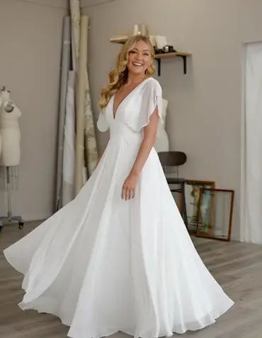 Wedding Dress Types, Second Wedding Dresses, Boho Gown, Plus Size Brides, Embroidered Wedding Dress, Plus Size Wedding Dress, Plus Size Gowns, Angel Sleeves, Bridal Jacket