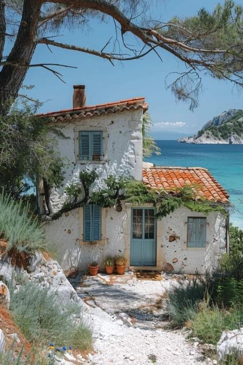 Greek House, House By The Sea, A Hill, Old Buildings, Cottage Homes, My Dream Home, Future House, Old House, Old Houses