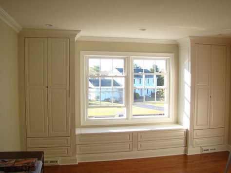 Bedroom Window Seat, Small Mudroom, Built In Window Seat, Built In Closet, Bedroom Built Ins, Window Seat Design, Diy Seating, Closet Built Ins, Mudroom Entryway