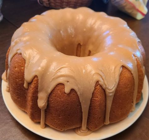 Black Walnuts Recipes, Black Walnut Cake, Applesauce Spice Cake, Apple Bundt Cake, Fresh Apple Cake, Applesauce Cake, Caramel Glaze, Walnut Recipes, Pecan Cake