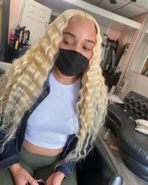 Honey Blonde Lace Front Wigs, Blonde Lace Wig, Middle Part Hairstyles, Frontal Wig Hairstyles, Crimped Hair, Barbie Hair, Blonde Lace Front Wigs, Queen Hair, Curly Wig