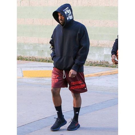 TLOP Hoody and Shorts, Yeezy 350 Boost V2 and adidas socks. Yeezy Boost 350 V2 Outfit, Men Street Styles, Black Yeezy Boost, How To Wear Shorts, Hypebeast Outfits, Kanye West Outfits, Kanye Fashion, Kanye West Style, Yeezy Outfit