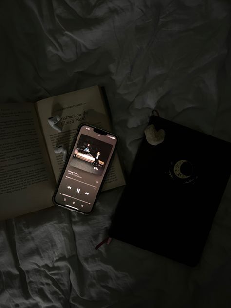 Me And Music Aesthetic, Music Lover Wallpapers Aesthetic, Moody Music Aesthetic, Calming Music Aesthetic, Light Music Aesthetic, Music Obsession Aesthetic, Airpods Music Aesthetic, Mood Music Pictures, Santoor Music Aesthetic