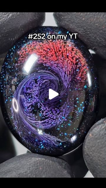 Resin Art Videos, Galaxy Resin Art, Uv Resin Crafts, Resin Art Tutorial, Resin Art Ideas, Resin Galaxy, Resin Pendant Tutorial, Art Galaxie, A Sky Full Of Stars