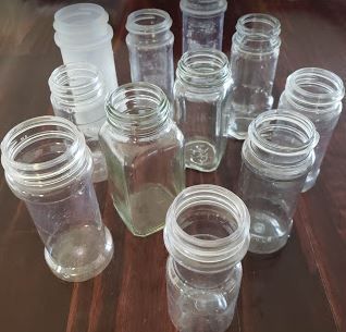 Empty Spice Bottles Ideas, Repurpose Spice Bottles, Glass Spice Jars Ideas, Spice Bottles Repurposed, Spice Jar Upcycle, Reuse Spice Jars, Repurpose Spice Jars, Spice Jar Crafts, Spice Containers Ideas