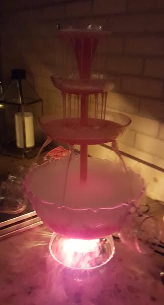 Fountain with red punch and dry ice Dry Ice Punch, Dry Ice Centerpieces, Party Snack Table, Red Punch, Ice Party, Dry Ice, Snack Table, Fruit Punch, Sweet 16 Birthday Party