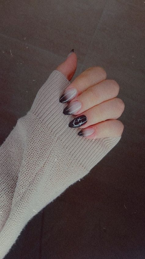 Louis Tomlinson Nails Ideas, Louis Tomlinson Inspired Nails, Music Inspired Nails, Louis Tomlinson Nails Designs, Louis Tomlinson Nails, Louis Nails, One Direction Nails, Black Acrylic Nail Designs, Music Nails