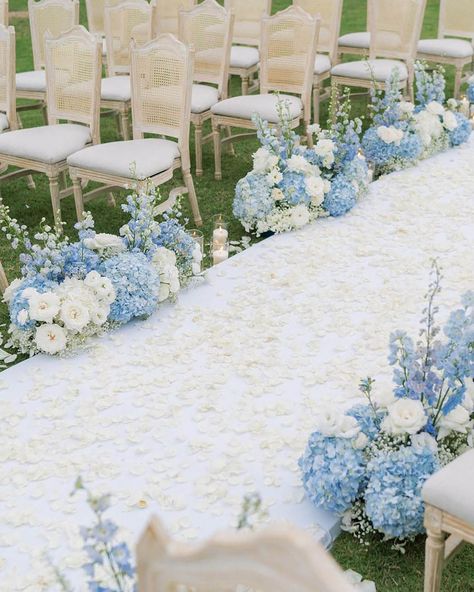 French Blue Wedding, Baby Blue Weddings, Blue Wedding Decorations, Wedding Color Combinations, Blue And White Wedding, White Wedding Decorations, Blue White Weddings, Dream Wedding Decorations, White Wedding Theme