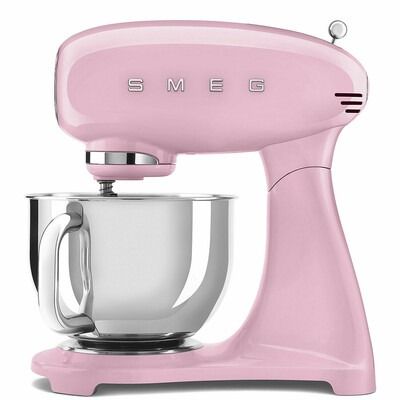 Full color stand mixers - Smeg Pink Smeg, Smeg Stand Mixer, Retro Style Aesthetic, Smeg Appliances, Stand Mixers, Appliances Design, Wallpaper Girly, Viria, Plastic Bowls