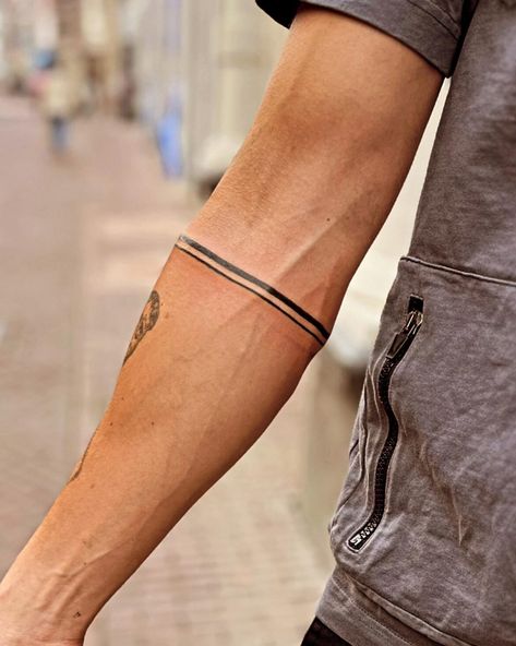 22 Amazing Black Band Tattoos For 2024! 24 Outsons Band Tattoos For Men Forearm, Red Arm Band Tattoo, Men Armband Tattoo, Forearm Sleeve Tattoos For Men, Arm Band Tattoos For Men, Arm Band Tattoos, Black Band Tattoo, Tattoo Dream, Armband Tattoos For Men