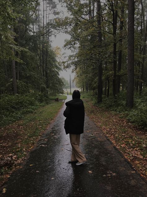 Forest Poses, Rain Photo, Artsy Photography, Travel Pictures Poses, Cute Inspirational Quotes, Walking In The Rain, Darjeeling, Selfie Ideas Instagram, Rain Photography