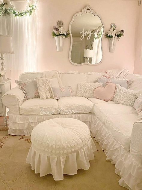 Shabby Chic Decorating, Rachel Ashwell Shabby Chic Couture, Muebles Shabby Chic, Rachel Ashwell Shabby Chic, Chic Sofa, Decoration Shabby, Shabby Chic Living, Shabby Chic Room, Chic Wallpaper