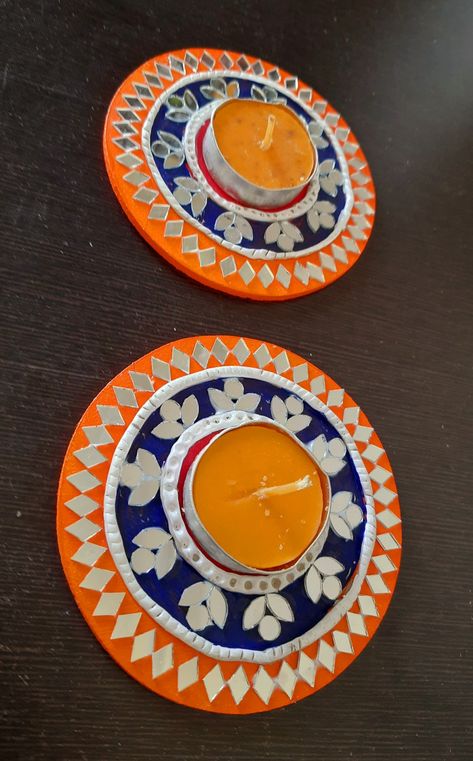 Lippan Art Diya Decoration, Lippan Art Pooja Thali, Shubh Labh Lippan Art, Lippan Art For Diwali, Diwali Art, Aarti Thali, Painted Mirror Art, Diya Decoration, School Kids Crafts