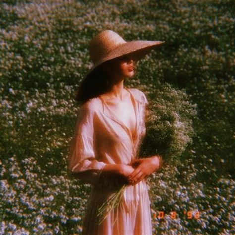 Rosemary Hippie Photography, Aesthetic Field, + Core + Aesthetic, Hippie Outfits, How To Pose, Retro Aesthetic, The Grass, Aesthetic Vintage, Photography Inspo