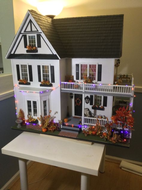 Victorias Farmhouse, Victoria Dollhouse, Vermont Farmhouse Jr Dollhouse Interior Ideas, Victorian Dollhouse Exterior, White Doll House, Dollhouse Landscaping, Victoria Farmhouse Dollhouse, Victoria Farmhouse Dollhouse Interior, Vermont Farmhouse Dollhouse