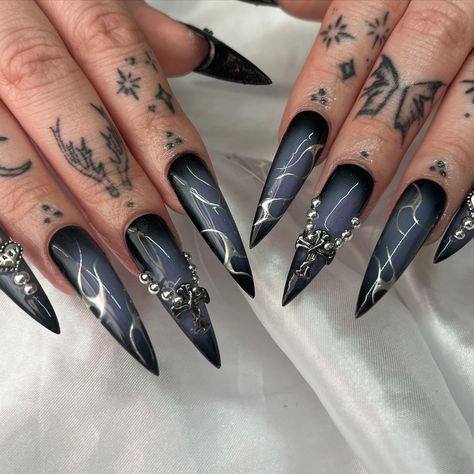 Cool Goth Nails, Neotribal Nails, Nail Design Cat Eye, Cybersigilism Nails, Black Y2k Nails, Prom Nails Silver, Nail Polish Gift, Spring Acrylic Nails, Punk Nails