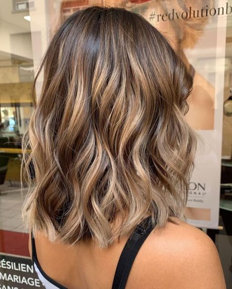 Hair Color Ideas For Brunettes Balayage, Brunette Ombre, Brown Hair Shades, Chocolate Brown Hair Color, Medium Brown Hair, Brunette Balayage, Gorgeous Hair Color, Hair Color Light Brown, Brown Hair Balayage