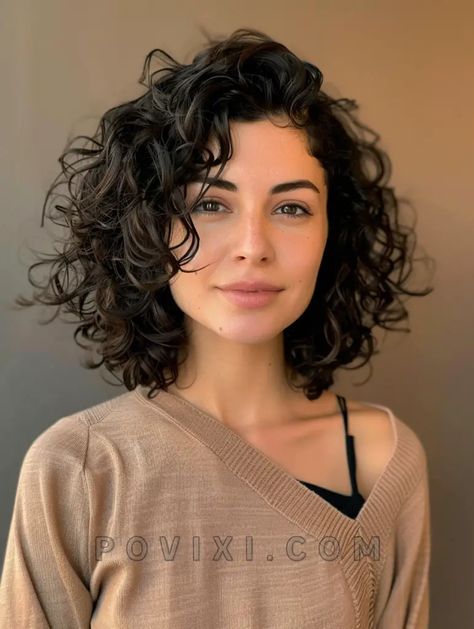 Curly Bob Side Bangs, Short Layered Curly Haircuts Messy Bob, Side Part Short Curly Hair, Short Curly Haircuts Oval Face, Bob Permed Hairstyles, Perm Bob Hairstyles, Curly Haircut Oval Face, Curly Haircut For Oval Face, Oval Face Haircuts Curly Hair