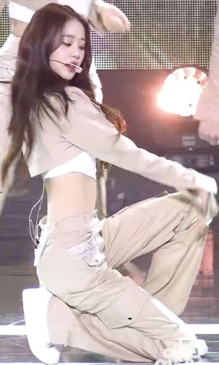 Jang Wonyoung Body Goals, Kpop Body Reference, Wonyoung Body Goals, Wonyoung Body, Korean Fits, Ideal Body, Body Inspiration, Girl Crushes, I Love Girls