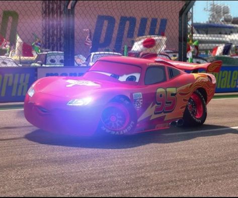 Mcqueen Cars 3, Cars 2 Movie, 9:16 Wallpaper, Disney Cars Wallpaper, Disney Cars Movie, Radiator Springs, Cars Characters, Cars Movie, Disney Pixar Cars