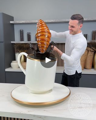 Amaury Guichon Chocolate, Chocolates Aesthetic, Chocolate Sculpting, Chocolate Sculptures Art, Chocolate Man, Amaury Guichon, Chocolate Videos, Chocolate Creations, Chocolate Sculptures