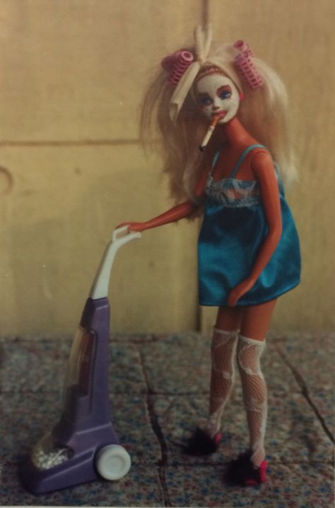 Housewife Barbie Weird Barbie Aesthetic, Look Like Barbie Smell Like Marley, Cursed Barbie Images, Messed Up Barbie, Bad Barbie Aesthetic, Barbie Random, Barbie Doll Art, Grunge Barbie, Barbie In Real Life