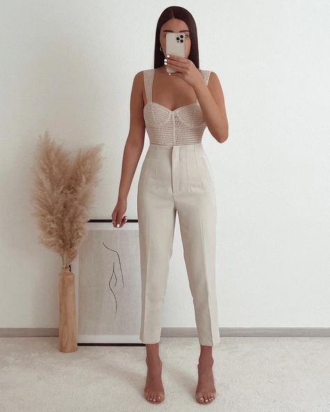 Zara Beige Pants Outfit, Zara High Waisted Pants Outfit, Zara Trousers Outfit, Zara Pants Outfit, Pants Outfit Classy, Minimal Chic Summer, White Leather Pants, Black Lace Pants, Plaid Pants Women