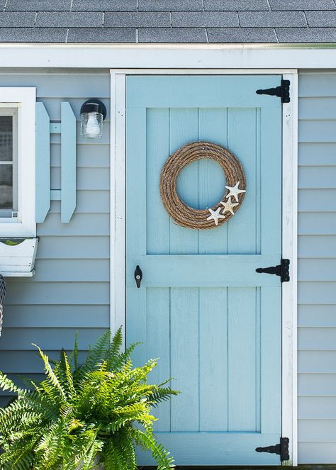 Coastal Wreaths Front Doors Diy, Beach House Wreath, Beachy Wreaths For Front Door, Coastal Wreath Diy, Lake House Wreaths Front Doors, Costal Christmas Wreath, Coastal Door Wreath, Beach Wreath Ideas, Coastal Doors