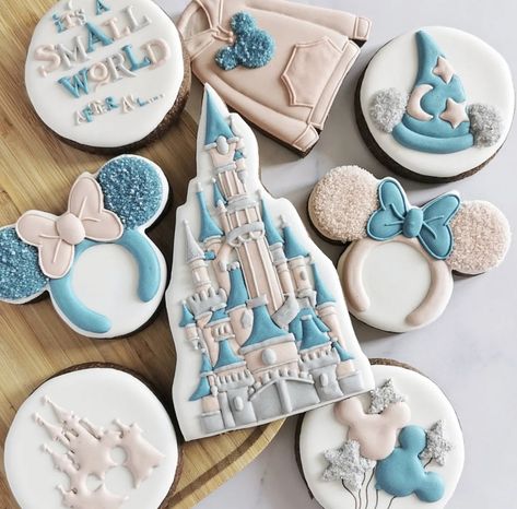 Disney Wedding Outfits, Disney Cookie Cake, Cookie Themes, Disney Decorated Cookies, Disney Wedding Cookies, Mickey Mouse Cookies Decorated, Disney Themed Cookies, Mickey Cookies, Mickey Cookies Decorated