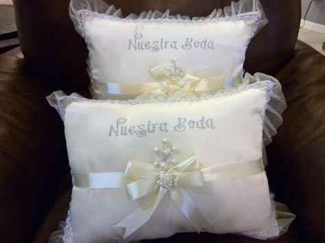 Wedding set kneeling pillows.  www.specialmomentos.weebly.com Bridal Pillow, Ring Symbolism, Bad Spirits, Kente Cloth, Ring Pillow, Ted Baker Icon Bag, Pillows, Trending Outfits, Unique Jewelry