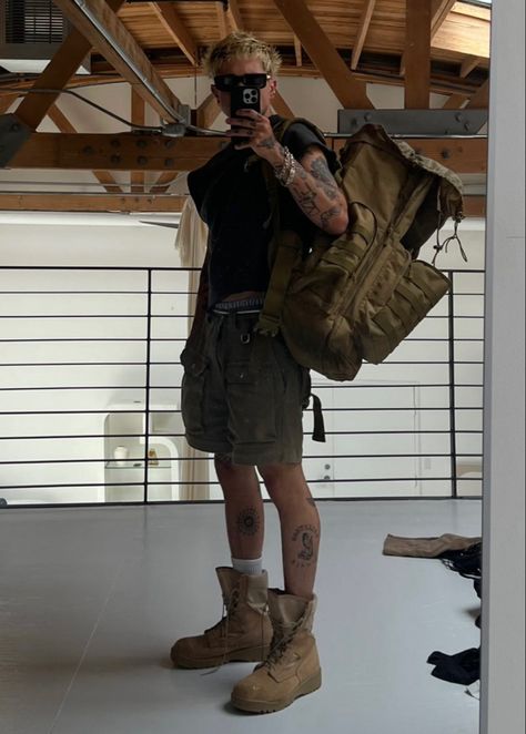 Army Boots Outfit Men Street Styles, Desert Boots Men Outfit, Army Boots Outfit, Desert Boots Outfit, Ender Man, Country Core, Army Outfit, Desert Outfit, Adventure Core