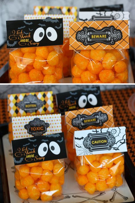 The One with More Halloween Party Ideas - Cupcake Diaries Pumpkin Poop, Dulces Halloween, Table Halloween, Carte Halloween, Diy Halloween Decor, School Treats, Halloween Goodies, Halloween Treat Bags, Halloween Treat