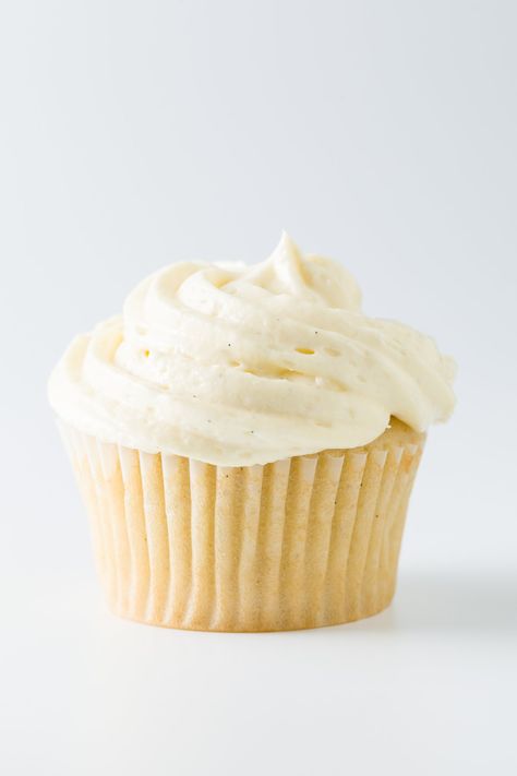 Best Vanilla Cupcakes Recipe - Step-by-Step Instructions and Video Best Vanilla Cupcake Recipe, Frost Cupcakes, Easy Vanilla Cupcakes, Moist Vanilla Cupcakes, Vanilla Cupcake Recipe, Meringue Buttercream, Coconut Chips, Buttercream Recipe, Cupcake Recipe