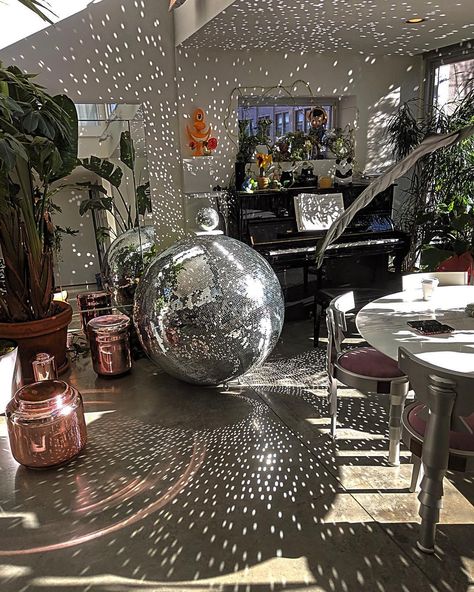 Interior Design Major, Disco Ball Decorations, Interior Decorating Tips, Aesthetic Room Ideas, Modern And Traditional Decor, Small Room Decor, Interior Decorating Styles, Apartment Plans, Funky Furniture