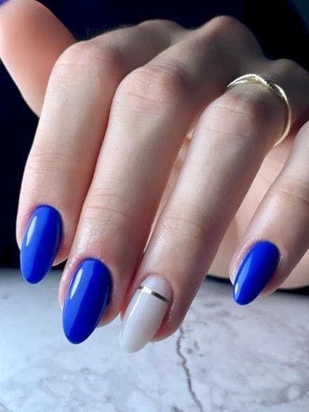 Royal Blue Nail Ideas, Royal Blue Nail Polish, Nails Royal Blue, Royal Blue Nails Designs, Royal Nails, Blue Nail Ideas, Accent Nail Designs, Hoco Nails, Blue And White Nails