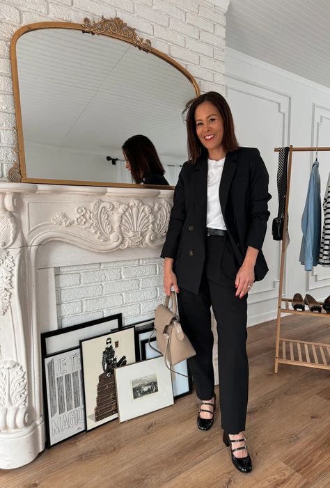 How To Wear Mary Janes Like A French Girl | LaVieOnGrand Black Patent Mary Janes Outfit, Styling Mary Janes With Jeans, Outfit With Mary Jane Shoes, Outfits With Mary Janes, Style Mary Jane Shoes, Professional Office Outfit, Mary Jane Outfit, Mary Janes Outfit, Mary Jane Shoes Outfit