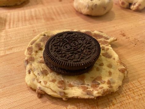 Cinnamon Rolls Pie, Air Fried Oreos, Using Crescent Rolls, Oreo Icing, Fried Oreos, Cinnamon Roll Dough, Crescent Dough, Kinds Of Cookies, Chocolate Croissant